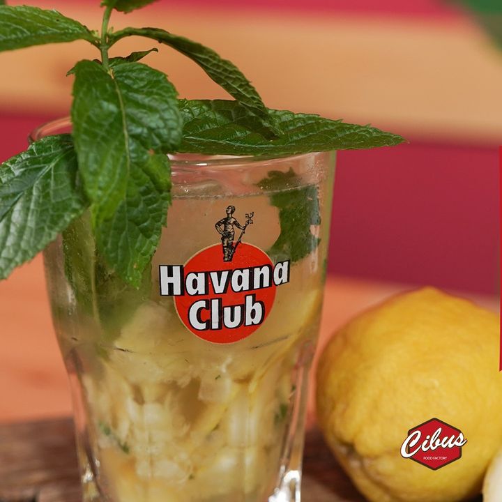 🍹A P E R I T I V O🍹 Vieni a trovarci per provare l'aperitivo firmato Cibus Food Factory😉 #Prenota il tuo tavolo, ti aspettiamo!⠀